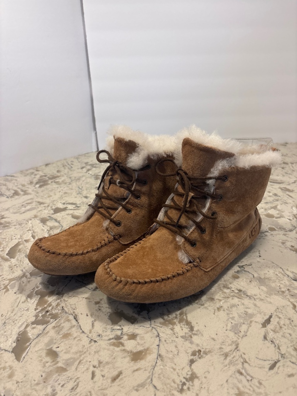 Women’s UGG Chickaree Boots Tan Suede Moccasin Lace up 9